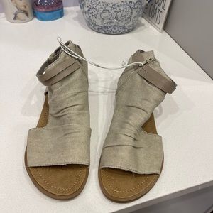New sandals size 10. Blowfish Malibu is khaki / light tan